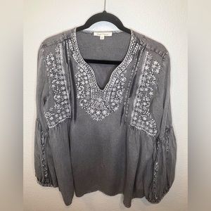 SOLITAIRE -Floral Embroidered Gray Boho Long Sleeve Top Sz M